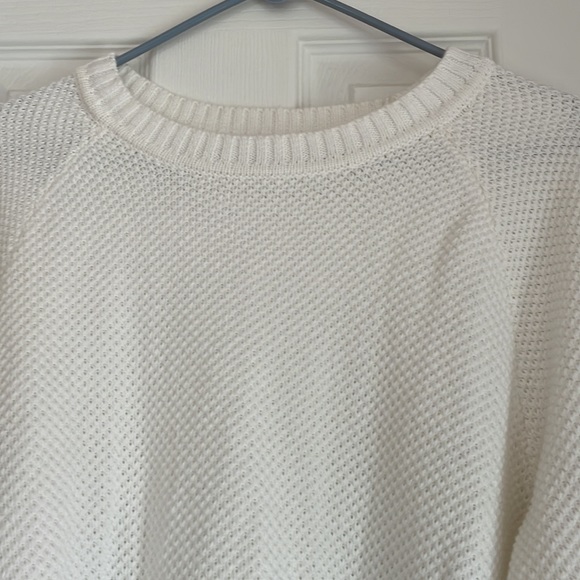 Free Assembly white sweater Sz XL - Picture 2 of 7
